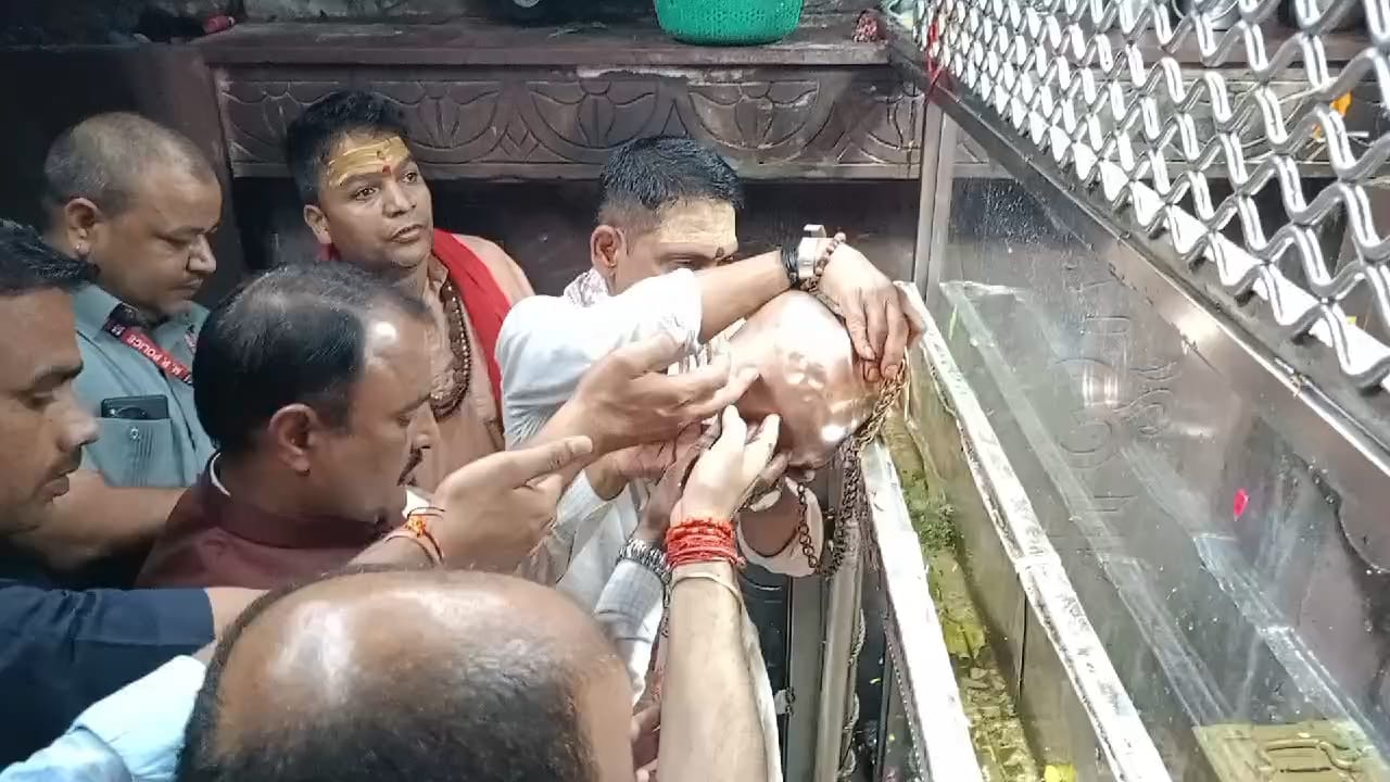 Energy Minister Rakesh Shukla reached the pilgrimage city of Omkareshwar