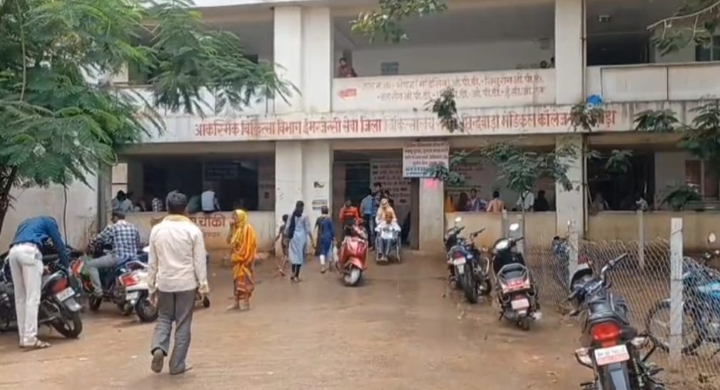 Chhindwara News: Two year old innocent dies after eating coconut, piece stuck in throat while eating