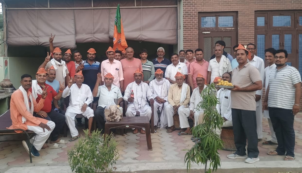 Wave of happiness in the area after BJP government is formed for the third time in the state, laddus distributed