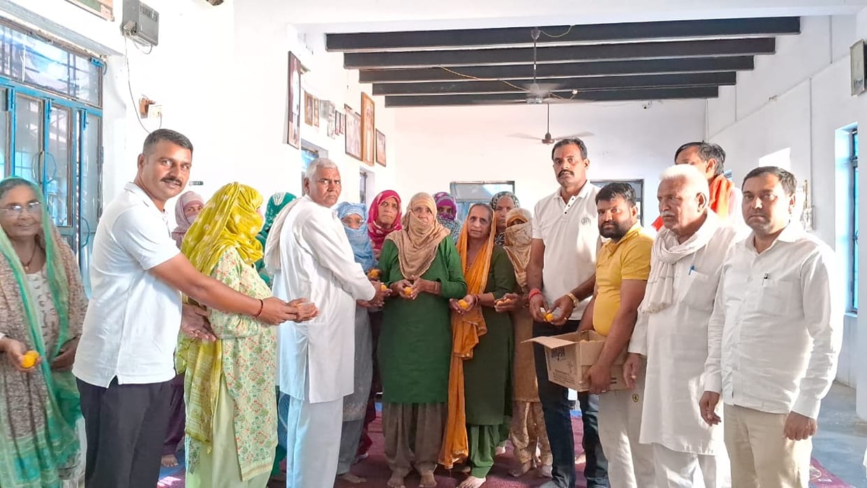 Sweets distributed after Aarti Rao was made minister