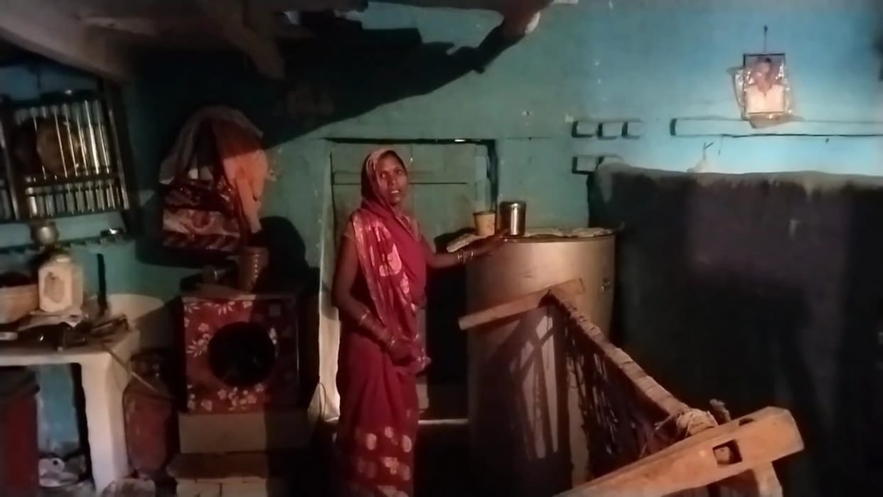 Damoh Theft in farmer's house in broad daylight, thieves took away cash and jewelery