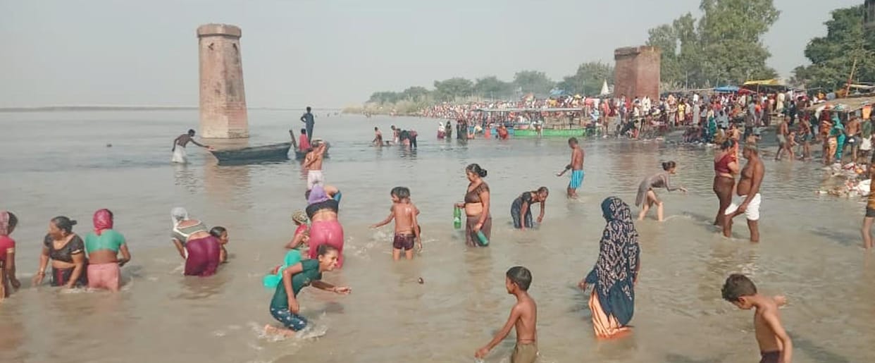 A wave of faith surged on Sharad Purnima, worship was done at the ghat