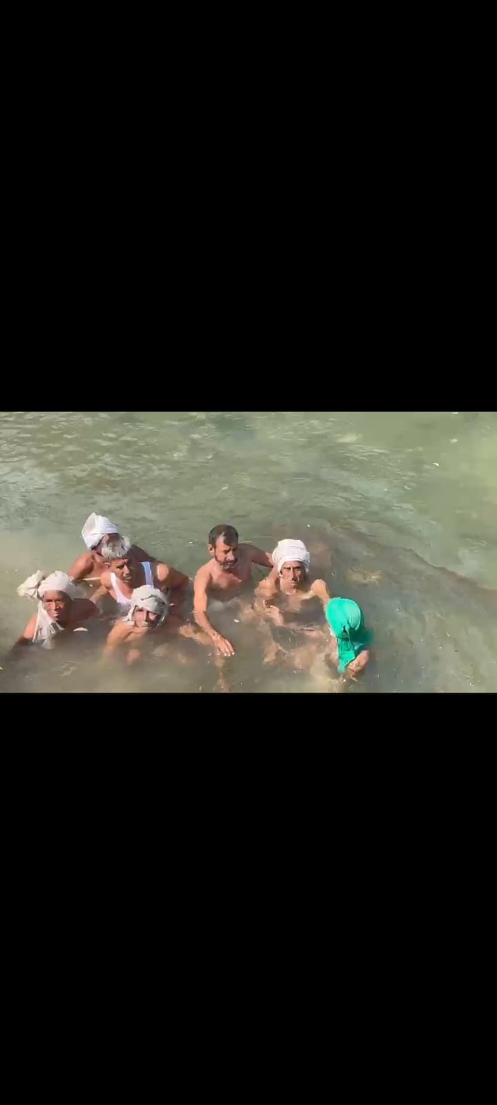 Elderly people took water samadhi in Bakrianwali, villagers took them out when their health deteriorated