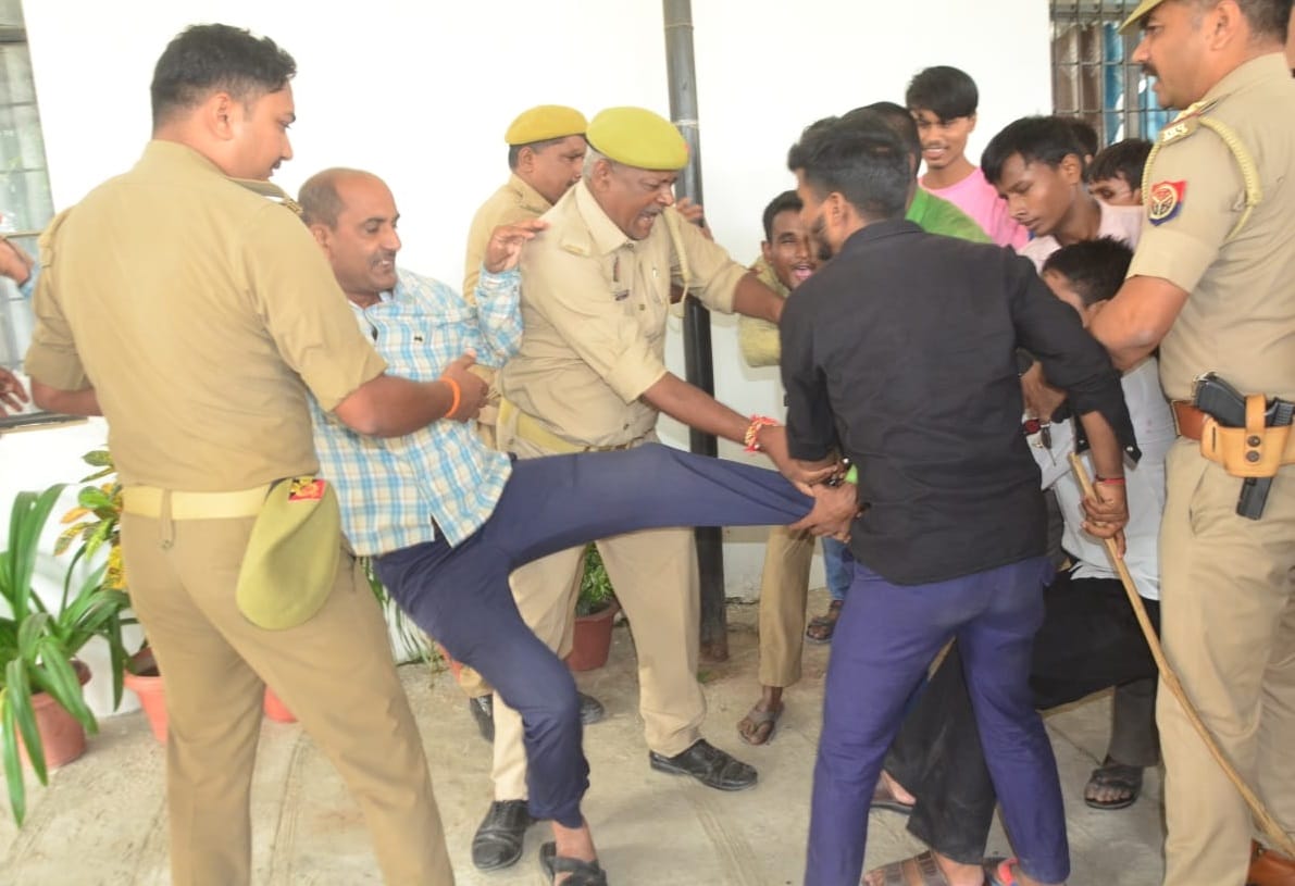 Gorakhpur News: Visually impaired students demonstrated and vandalized DM office, 12 suspended