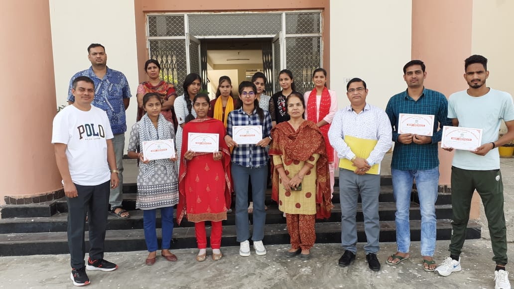 Tanu stood first in English introduction competition