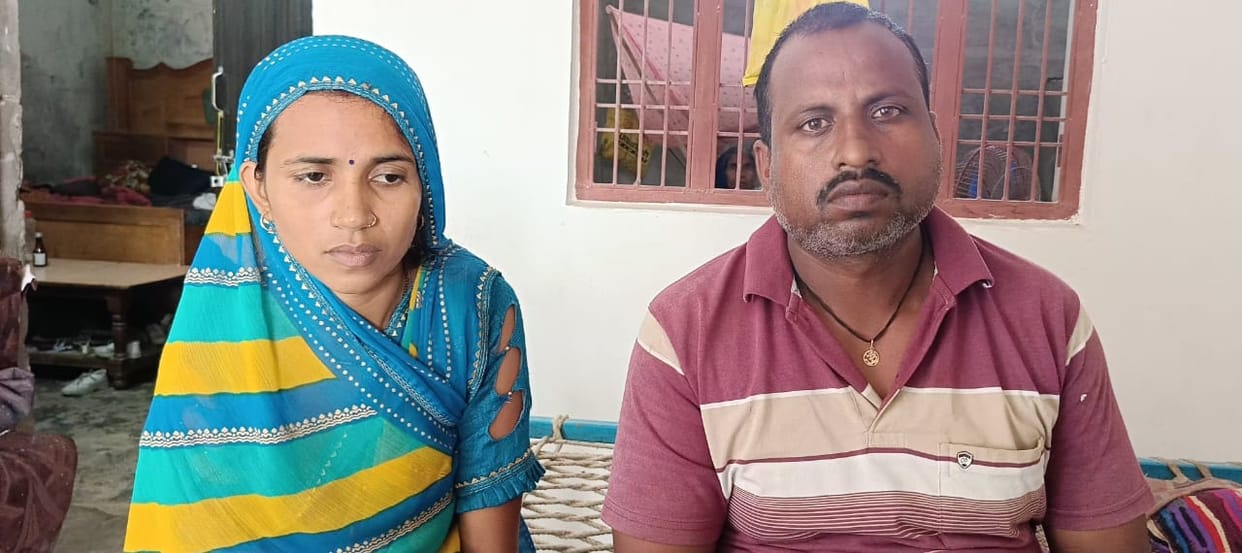 Gorakhpur News: Woman duped of Rs 3.27 lakh by showing cash and gold jewelery in parcel