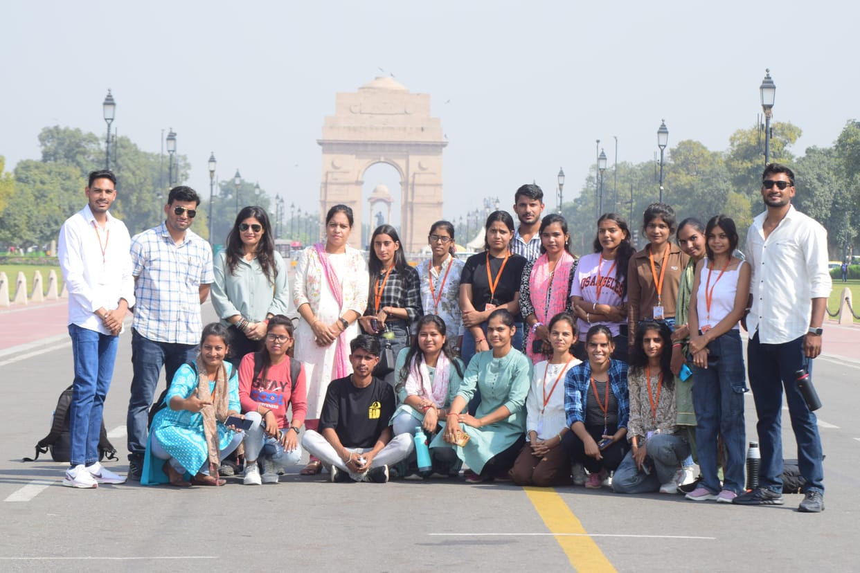 IGU students saw historical buildings and took information