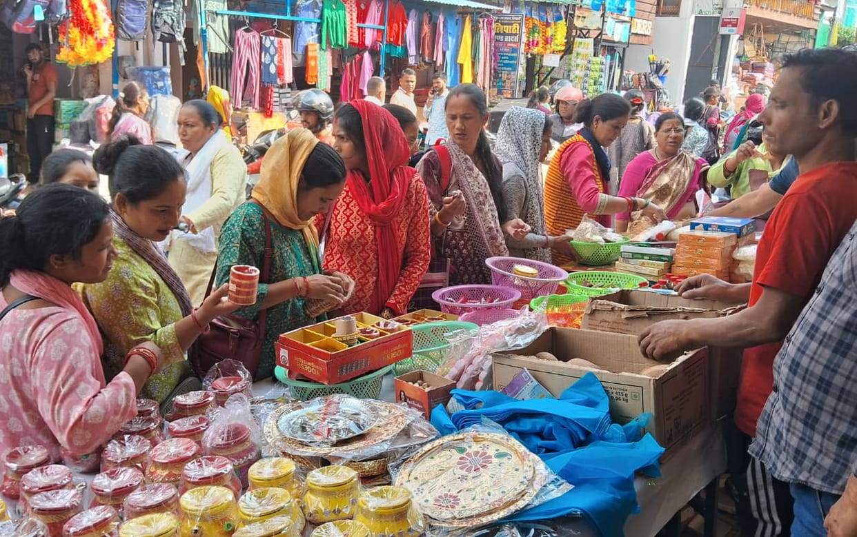 Bought wedding items, waited for mehendi
