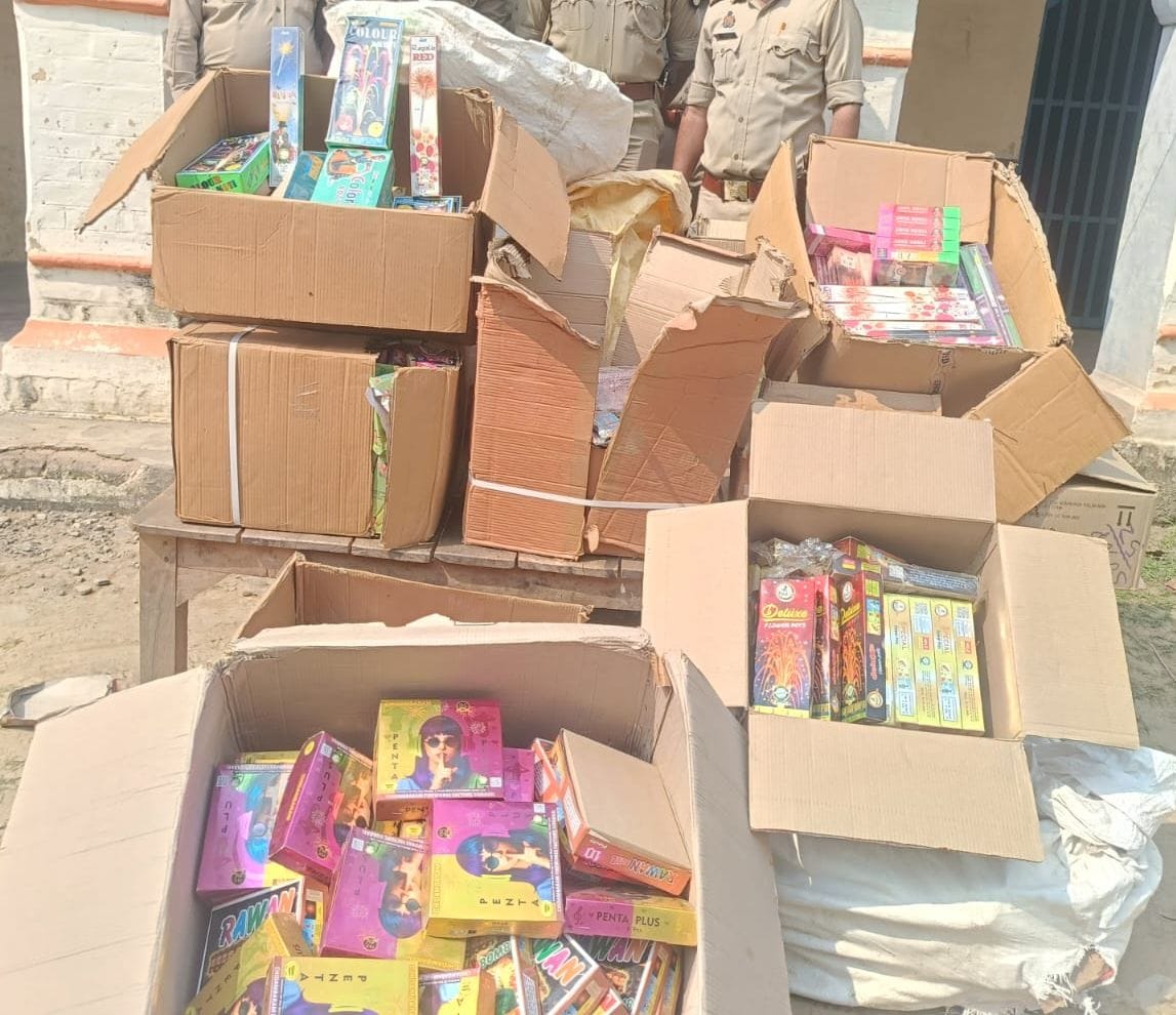 fireworks were made into warehouses Before Diwali police raided Awas Vikas case registered against three