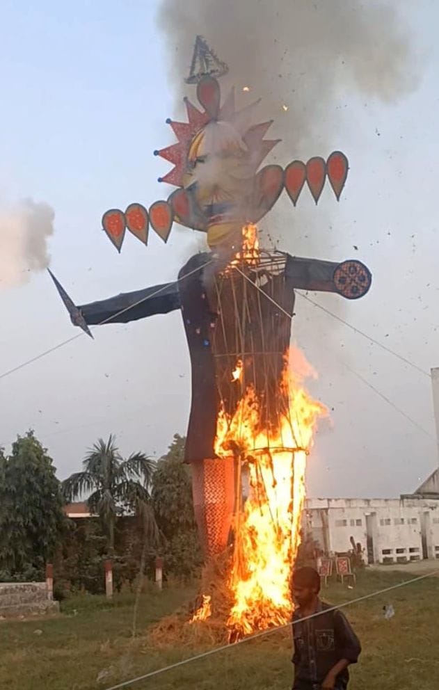 A thrilling enactment of the fierce battle between Shri Ram and Ravana