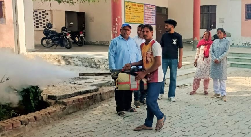 Fogging done in houses and schools of Hasanpur