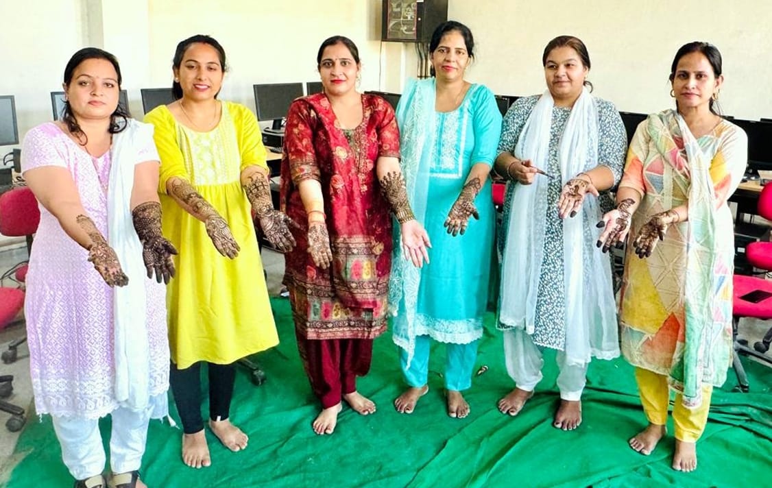 Girls and teachers made beautiful mehendi