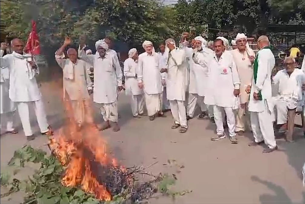 Opposition to the FIR order against the farmer who burns stubble