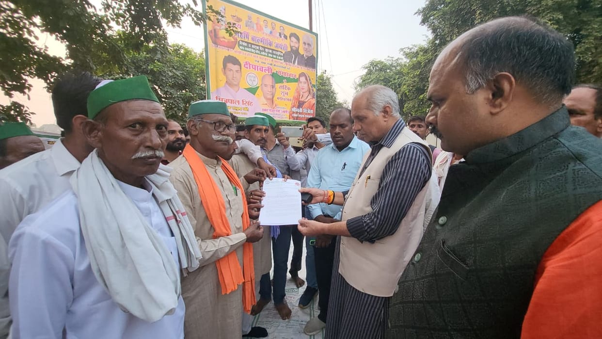 Raised the issue of terror of loose animals and monkeys, submitted memorandum