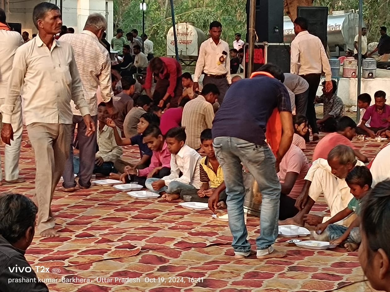 The devotees became emotional after listening to the offerings of the mother