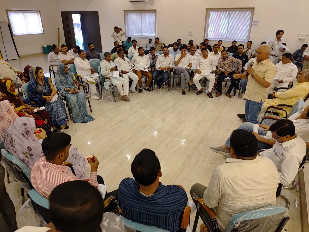 Were weak in show of strength, only 22 out of 70 councilors and representatives reached the call.