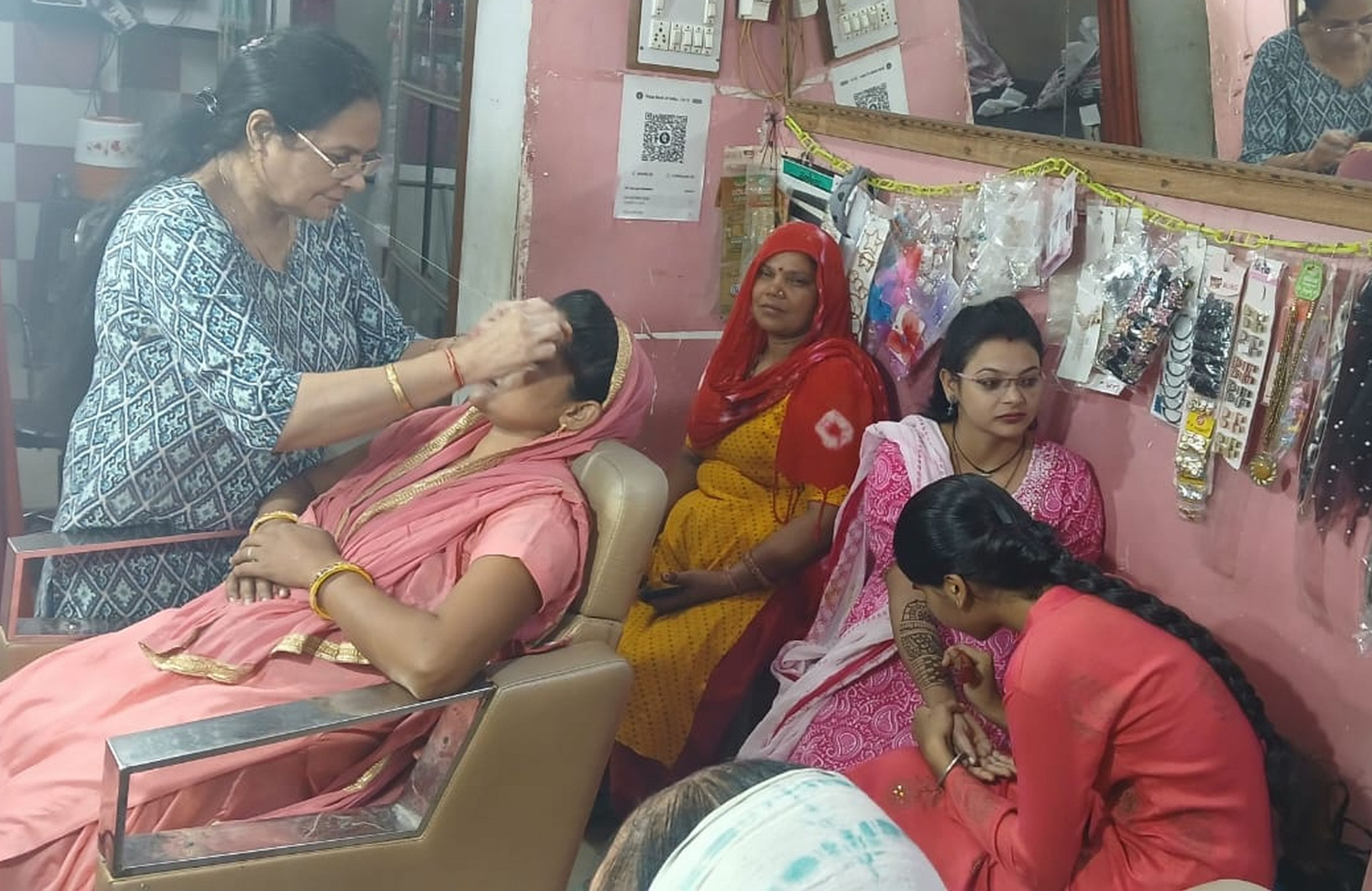 Parlour Operators Are Calling Women With Advance Booking Charkhi