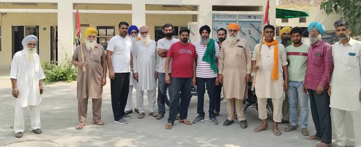 Farmers protest in Market Committee office due to improper paddy procurement