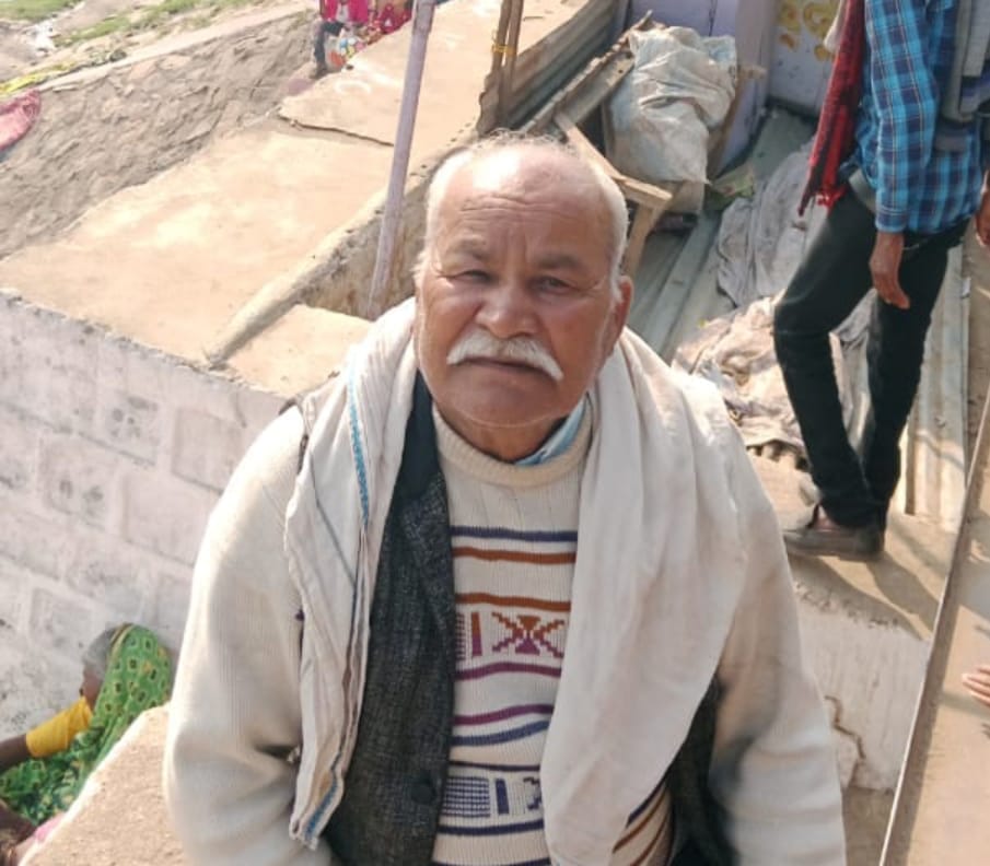 Damoh Elderly man hanged himself by writing suicide note, accused neighbors of harassment