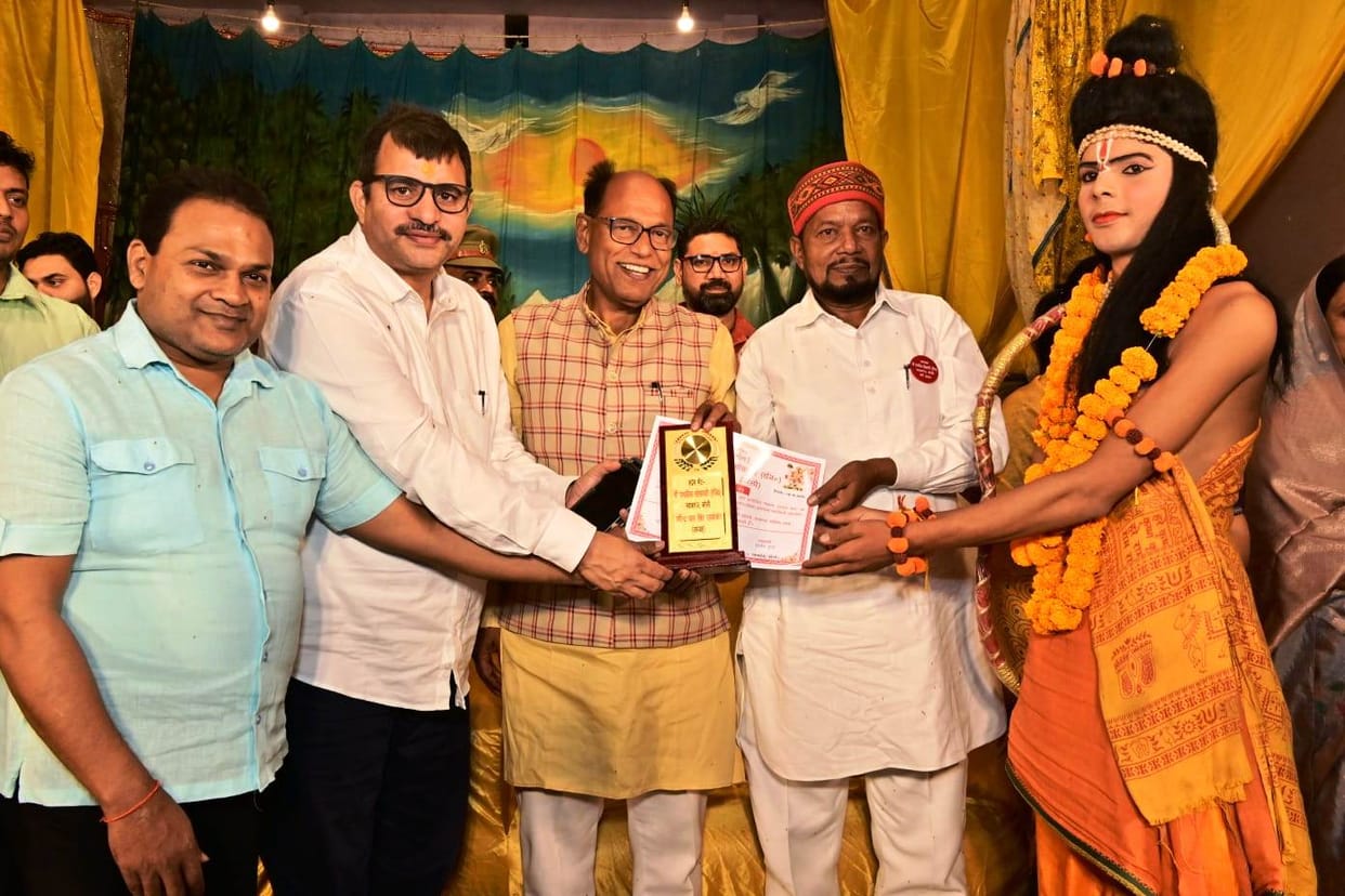 Ramlila Committee honored SDM and MLA