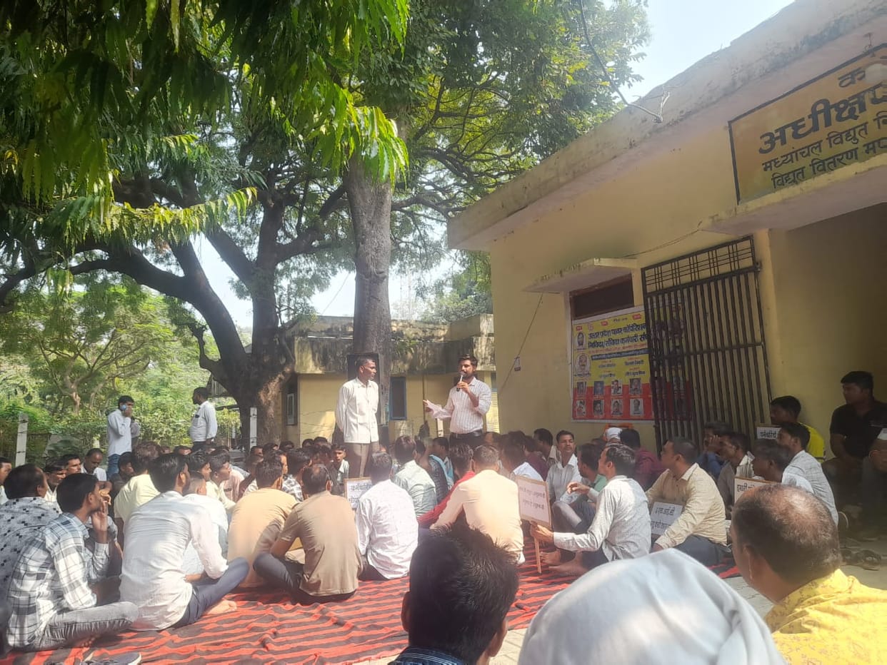 Outsourcing employees staged a sit-in protest