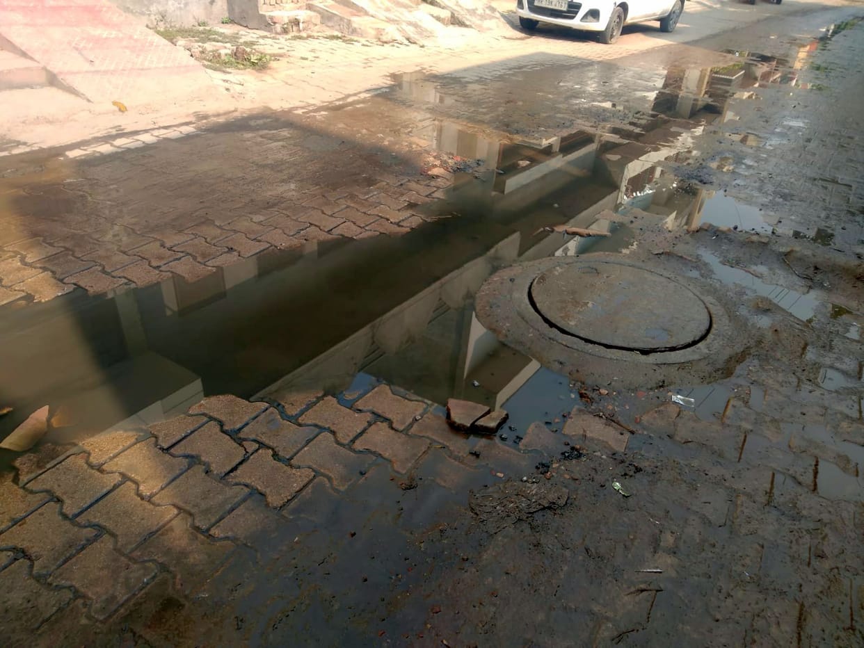 Now ten percent of the old city's old sewer line will be replaced with a budget of Rs 4 crore.