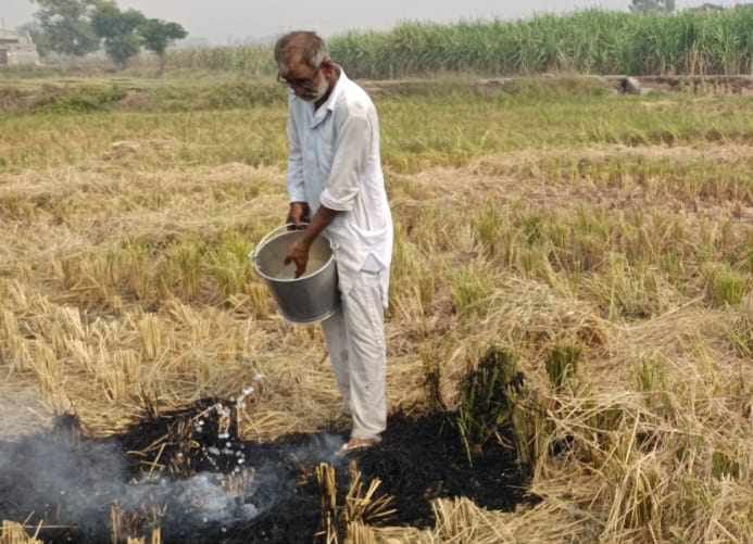 The smoke from stubble fire poisoned the air