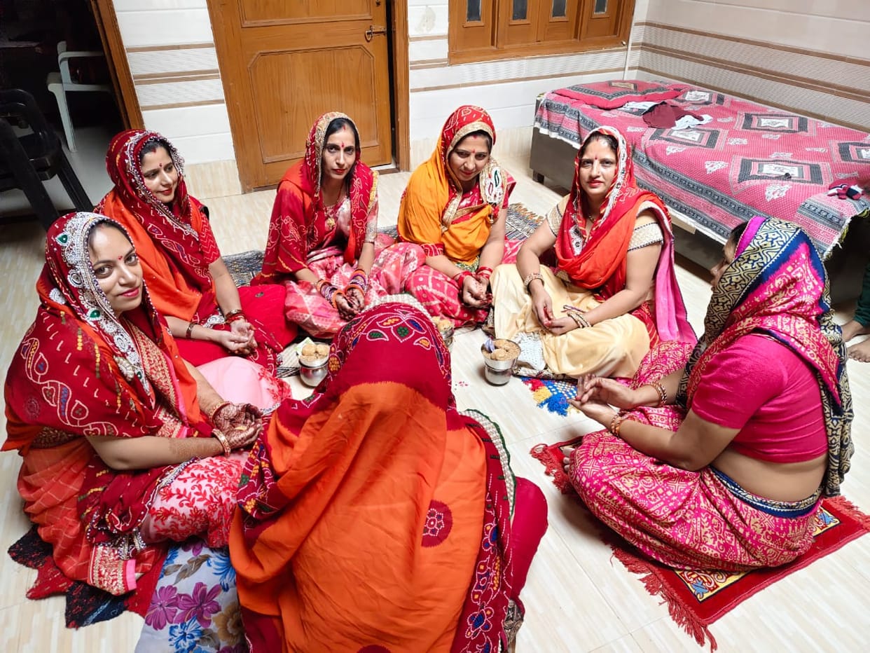 Karva Chauth: Married women remained fast the whole day, broke their fast after seeing the moon
