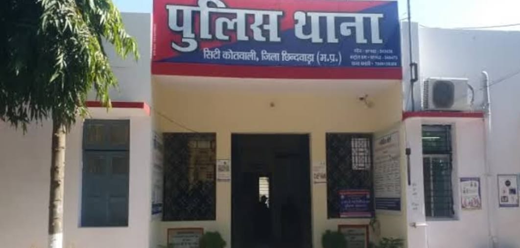 Class VIII student reaches tuition after drinking poison, death while being taken to Nagpur for treatment.