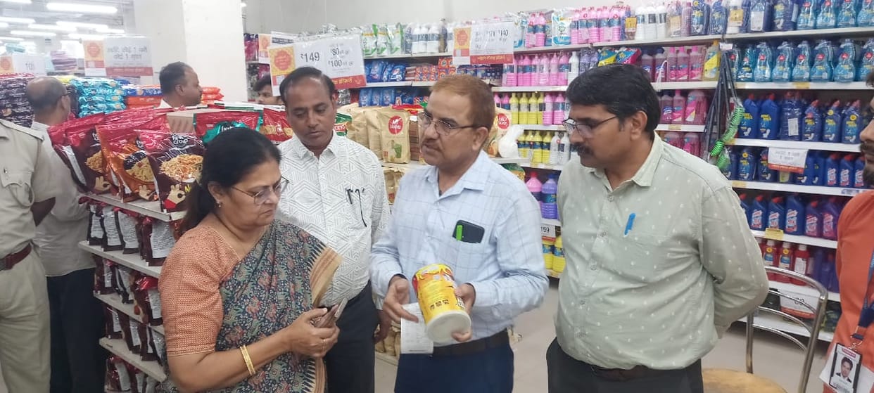 Palm oil was being sold at Rs 419 per liter in Vishal Mega Mart