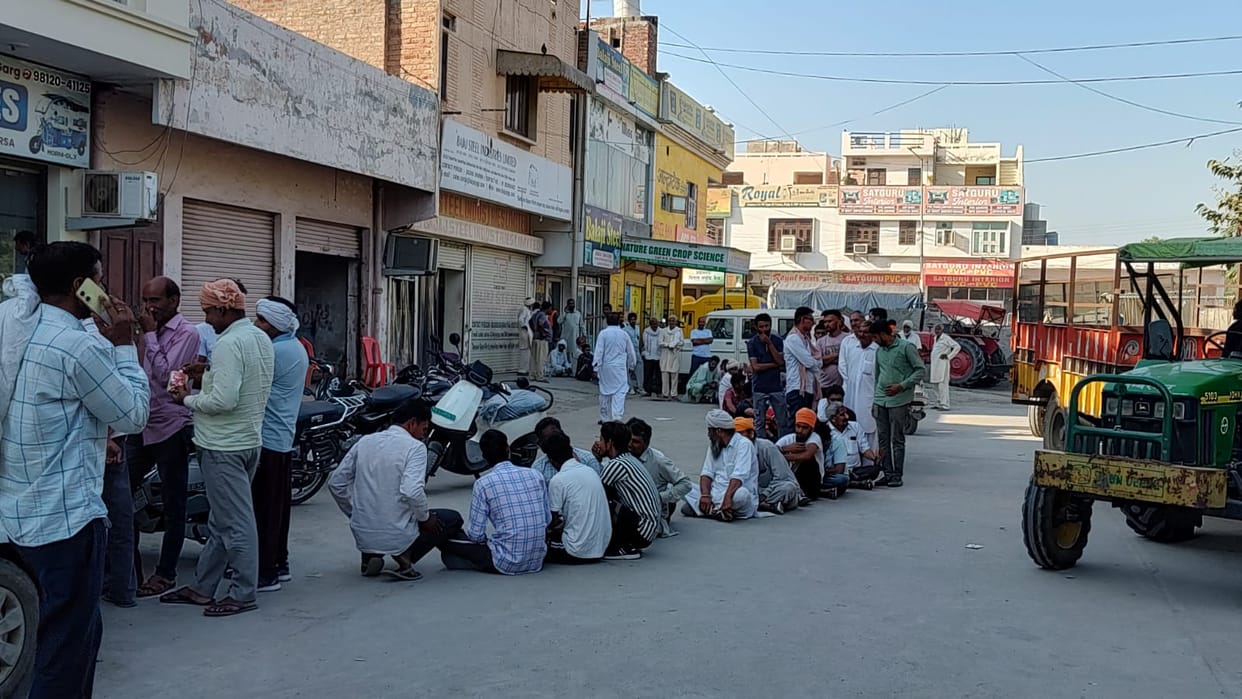 Farmers, Congress MLAs and leaders fighting for DAP will surround the office of Agriculture Department today.