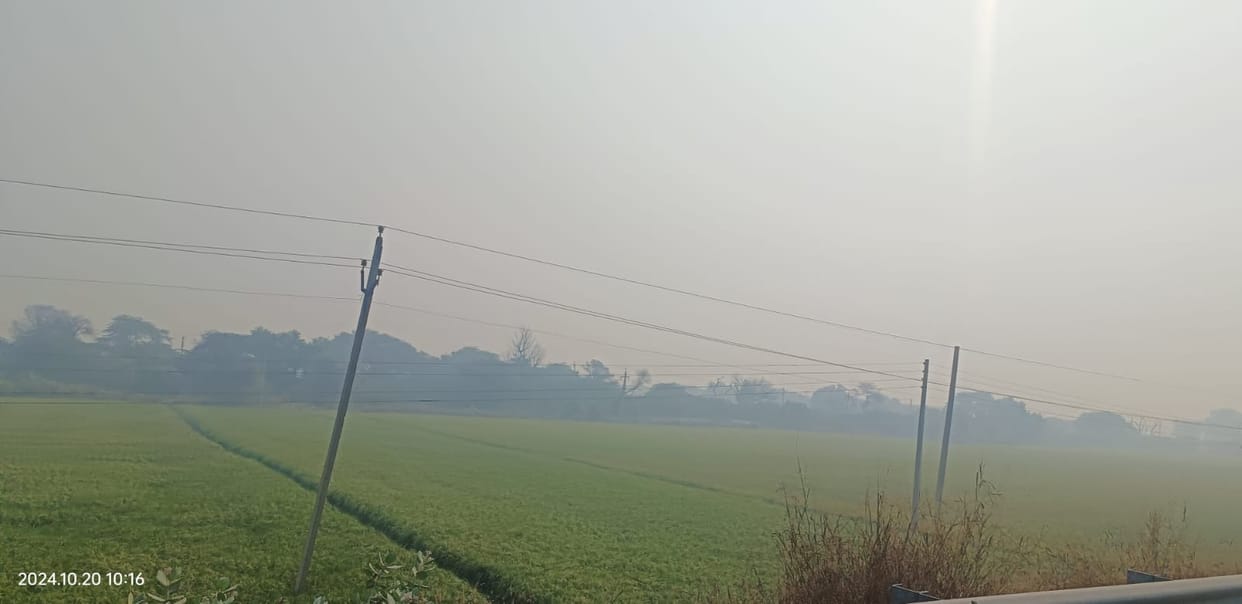 Stubble smoke mixed in the air, irritation in eyes, difficulty in breathing