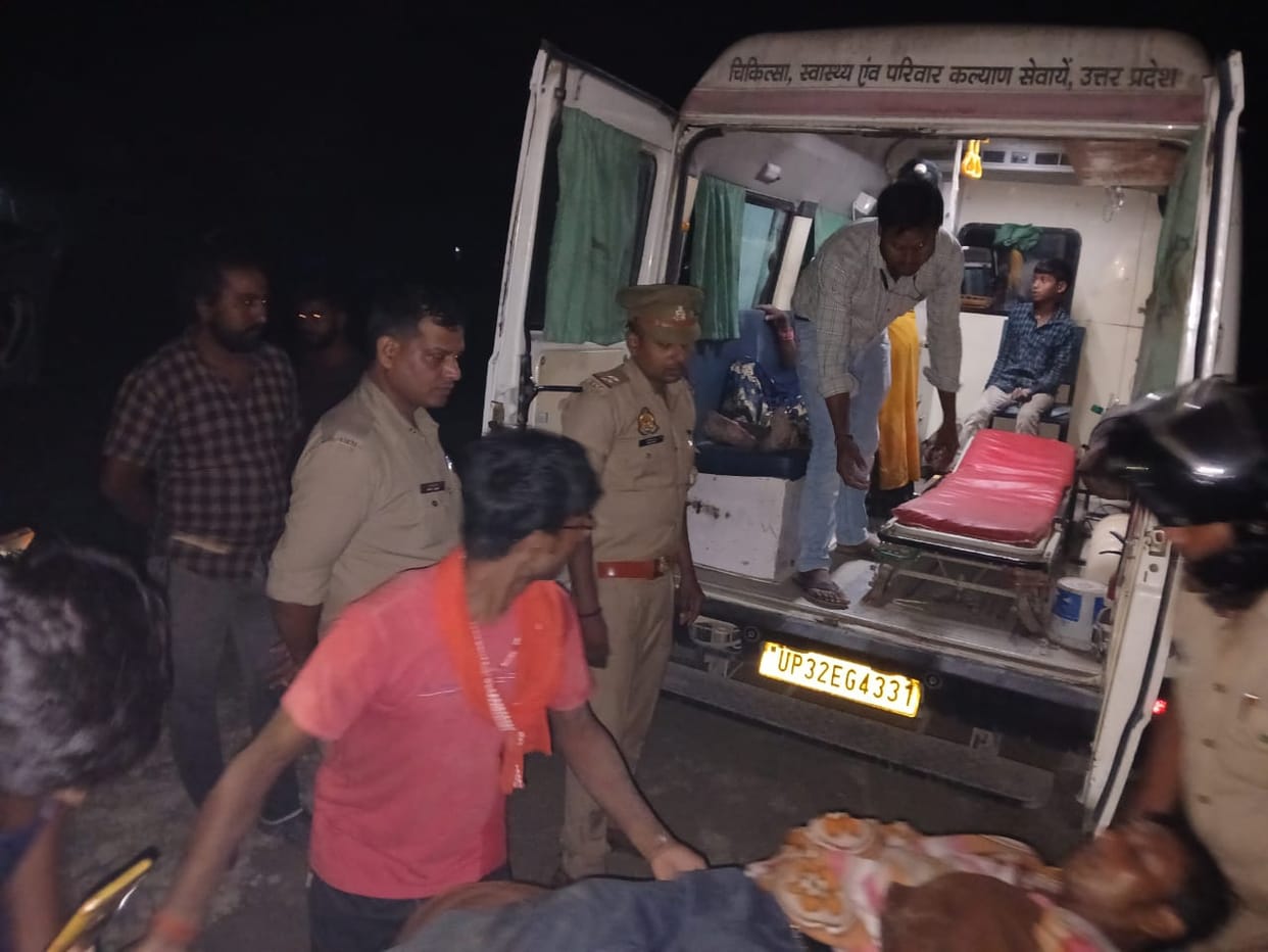 Tempo full of passengers overturns in canal, nine injured