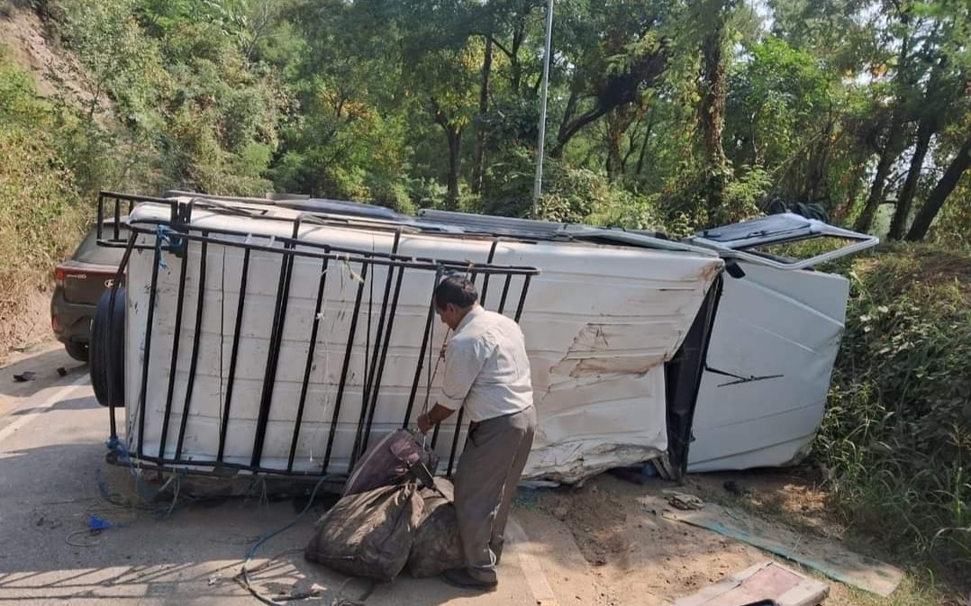 Tempo filled with Sangat overturns in Marot, Bangana, ten injured