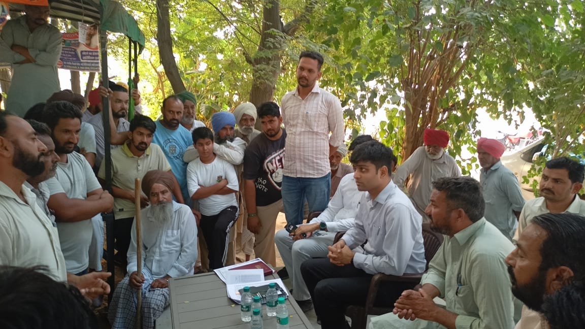 Officials rushed to the fields and villages for Stuble management: Stuble burnt in Nejadela, then Lodgarh against three women