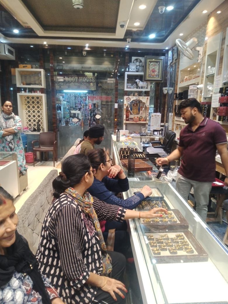 Auspicious time for shopping in Pushya Nakshatra