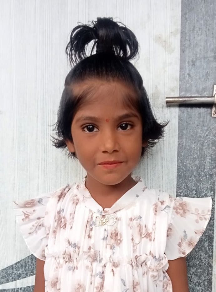 E-rickshaw overturned in a ditch, girl died after being crushed