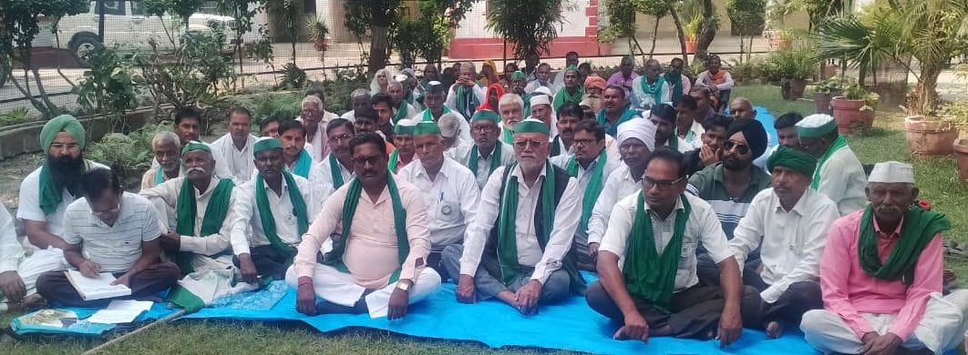 Paddy is not being bought on the basis of moisture, issue raised in Panchayat