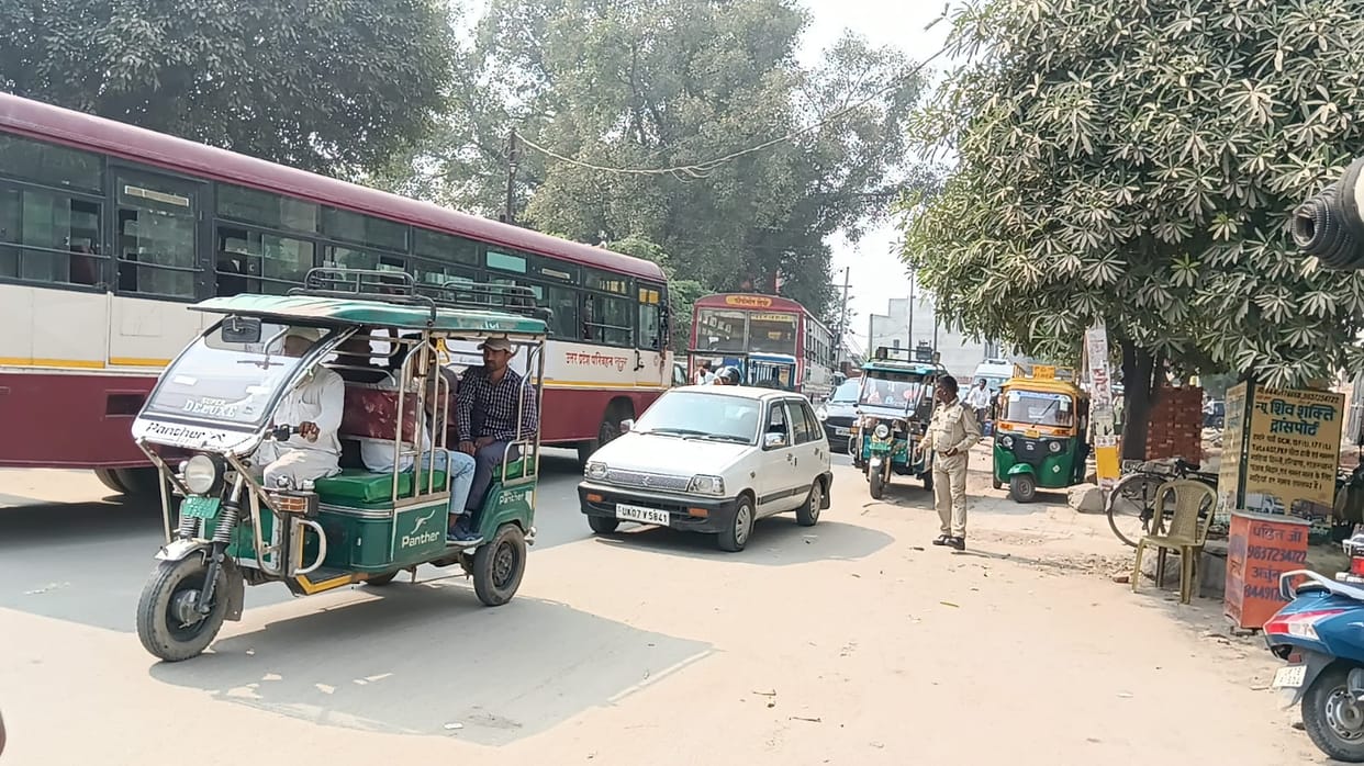 Daggamari happens in front of the traffic police