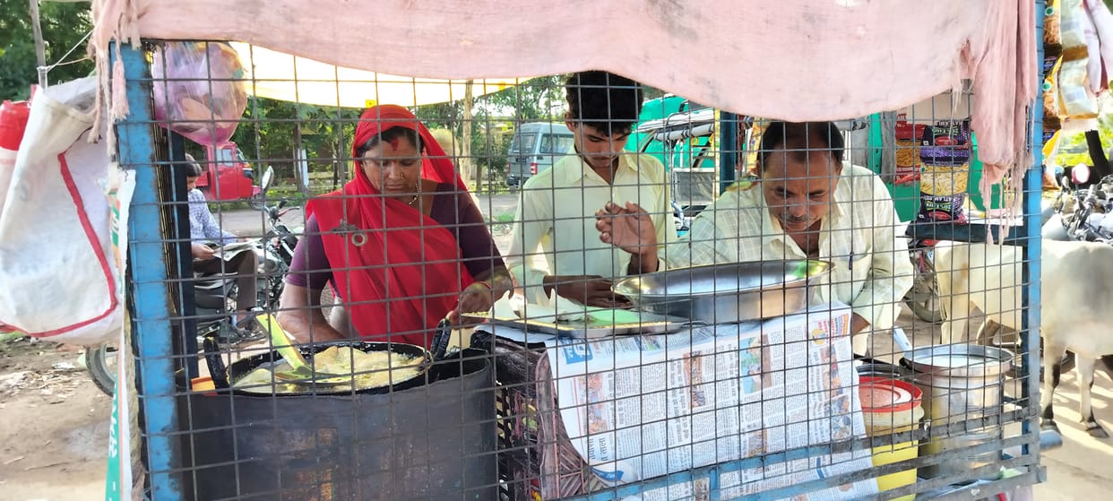 Damoh The female councilor, who has been winning elections for 15 years, is still selling samosas