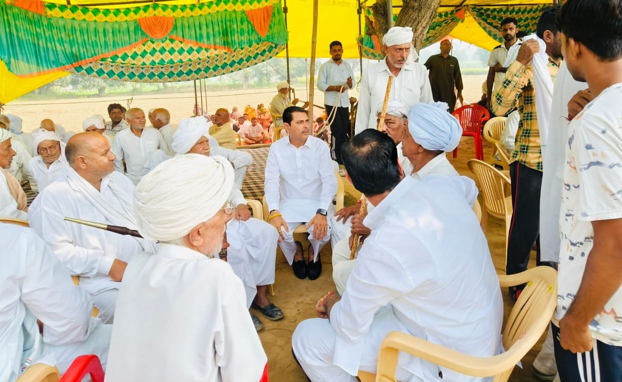 MLA Induraj Narwal came to meet the farmers sitting on strike