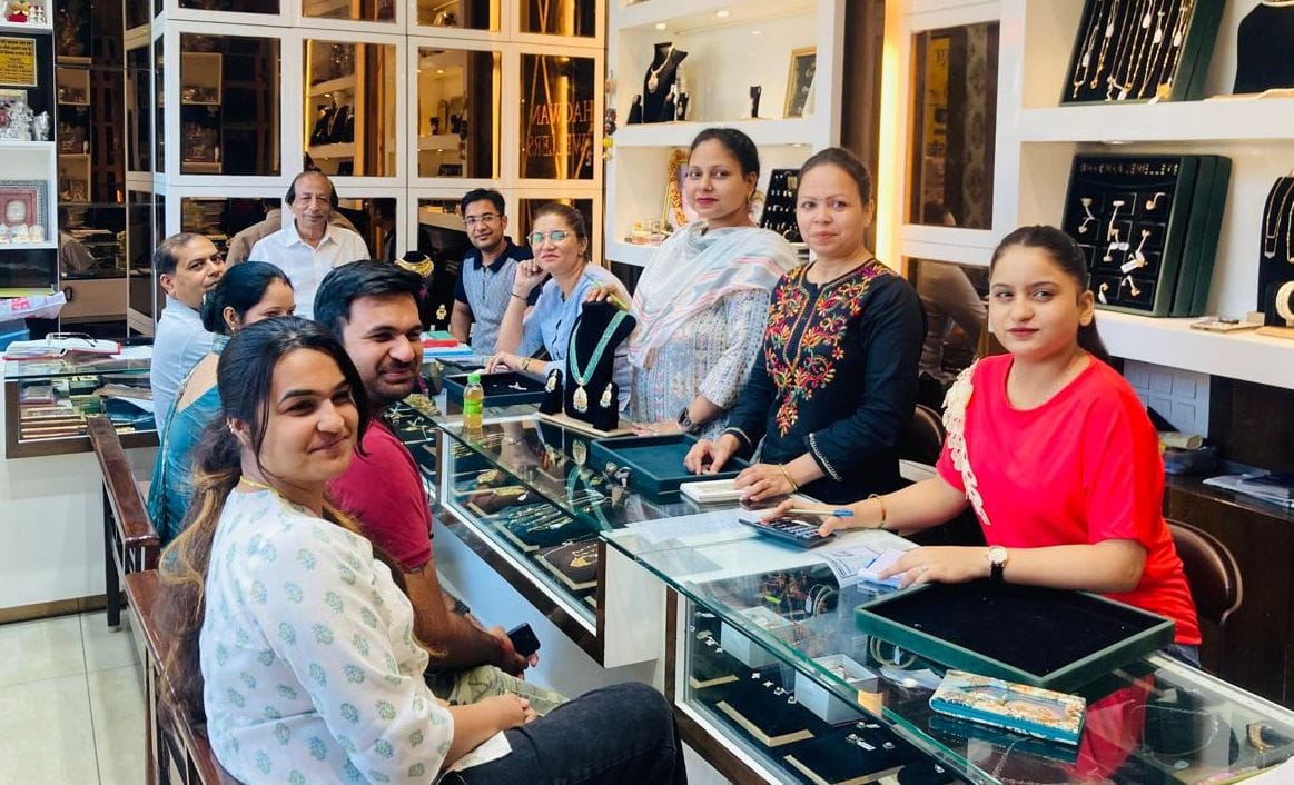 Guru Pushya Nakshatra is being formed after 752 years, shopping will be auspicious on 24th