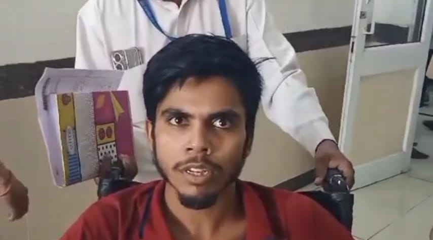 Incident in the train... Young man robbed after giving him intoxicant in Frooti