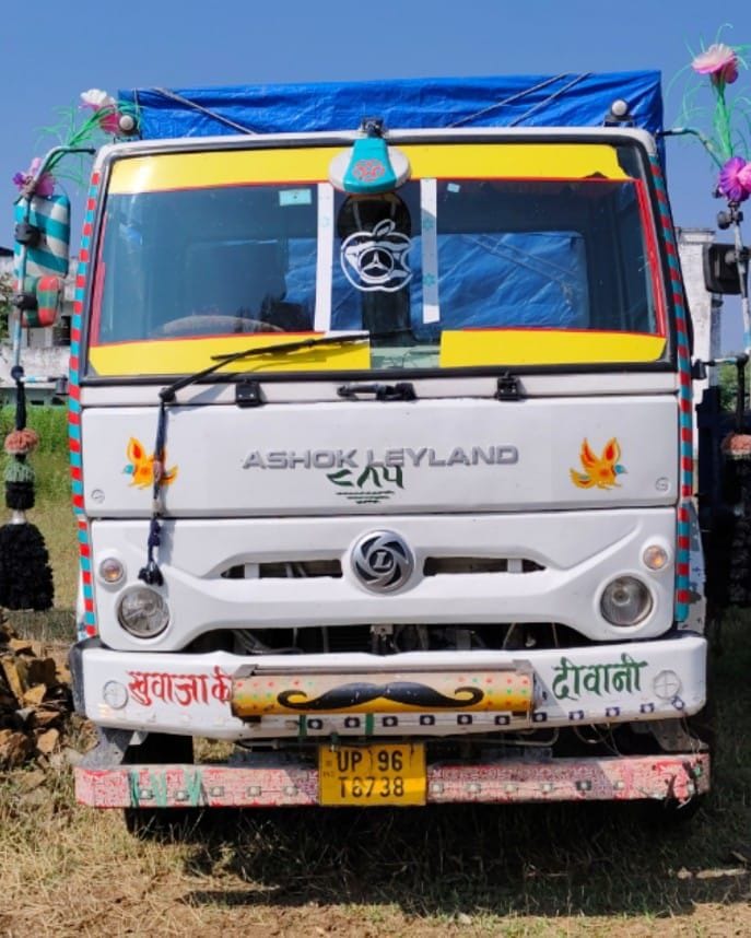 Anuppur News Pickup and truck vehicles carrying 28 smuggled cattle seized smuggler absconding