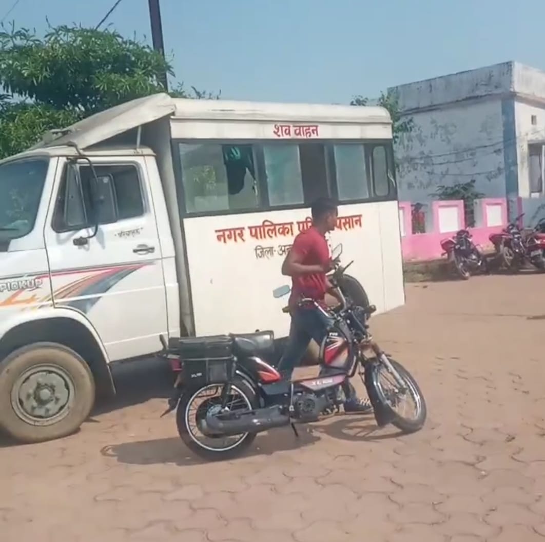 5 घंटे के बाद दूसरे नगर पालिका से पहुंचा शव वाहन
