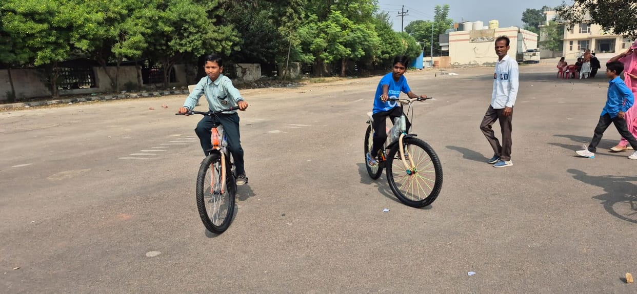 Education department organized a fair, 536 students chose bicycles