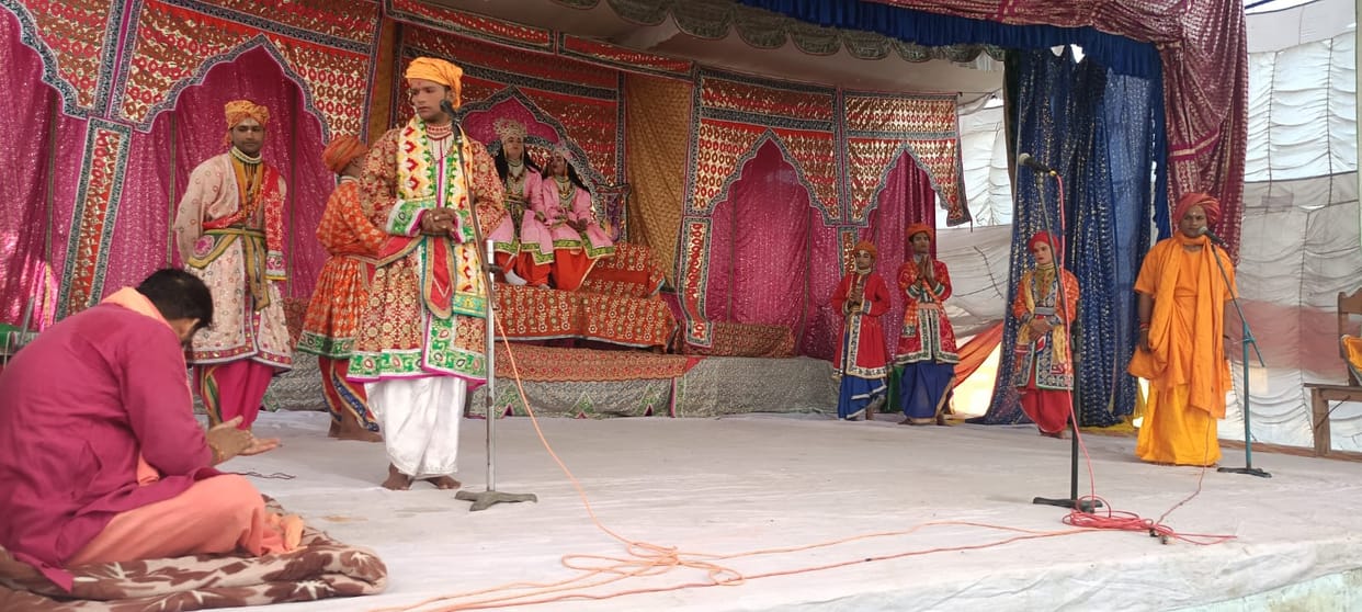 The audience became emotional after watching the drama of friendship between Shri Krishna and Sudama