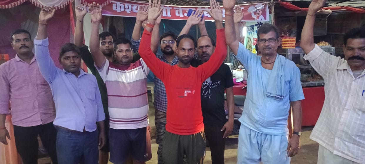 Shopkeepers protested against the fair committee