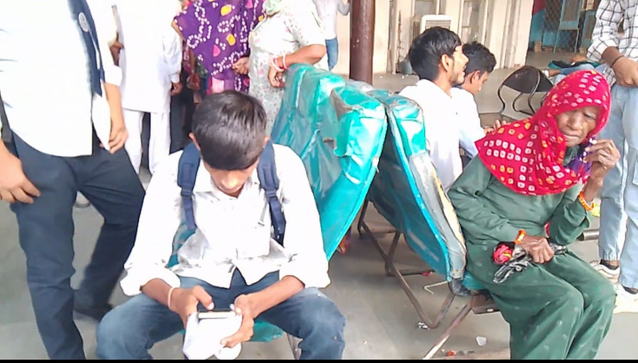 Chairs broke, passengers upset