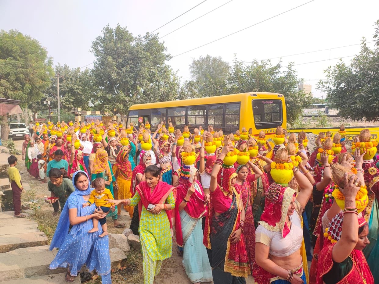 Kalash Yatra taken out after idol worship in village Rivasa